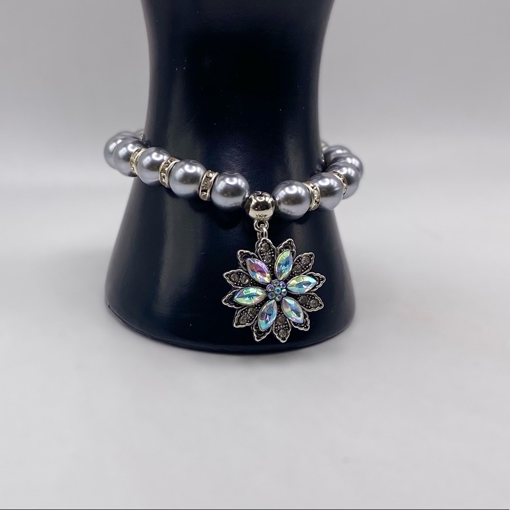 Silver Pearls Snap Bracelet with Iridescent Flower 18mm snap! SEE VIDEO! 🌻🌻🌻 - Picture 6 of 13